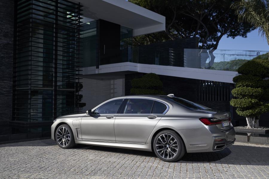  BMW 745Le xDrive M Sport (G12) 2019 года  (WW) (фото 7 из 103)